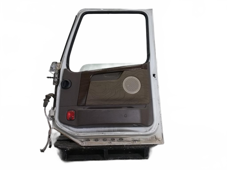 Volvo RH DOOR ASSEMBLY OEM 26674777 - Second Truck Parts