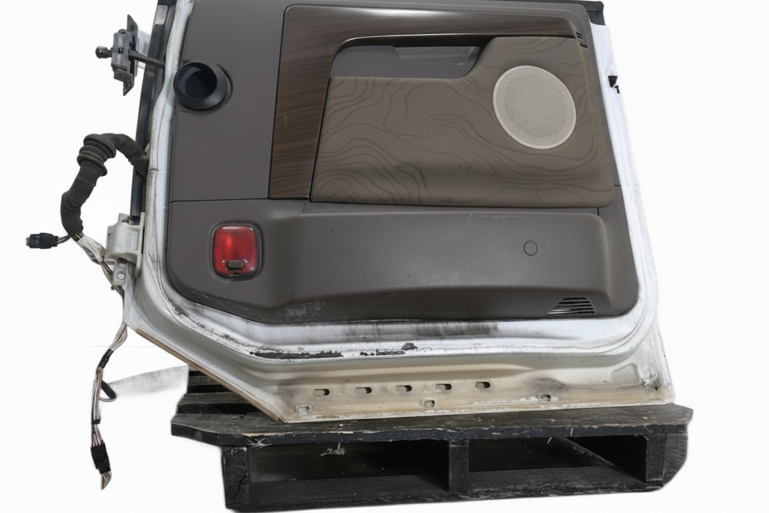 Volvo RH DOOR ASSEMBLY OEM - Second Truck Parts