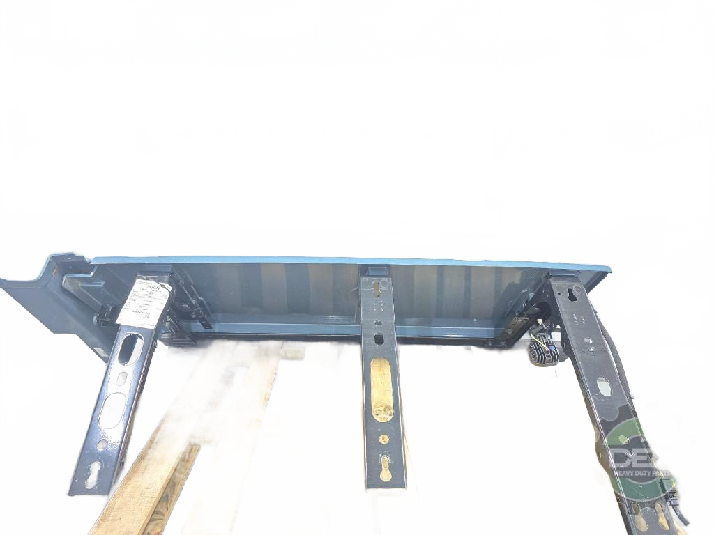 Volvo RH lower cab fairing with extension 78527749 OEM 78600391D3 - Second Truck Parts