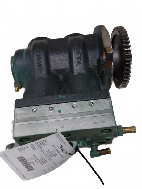 Volvo D13 US24 Wabco 636CC air compressor OEM 22016995D3 - Second Truck Parts