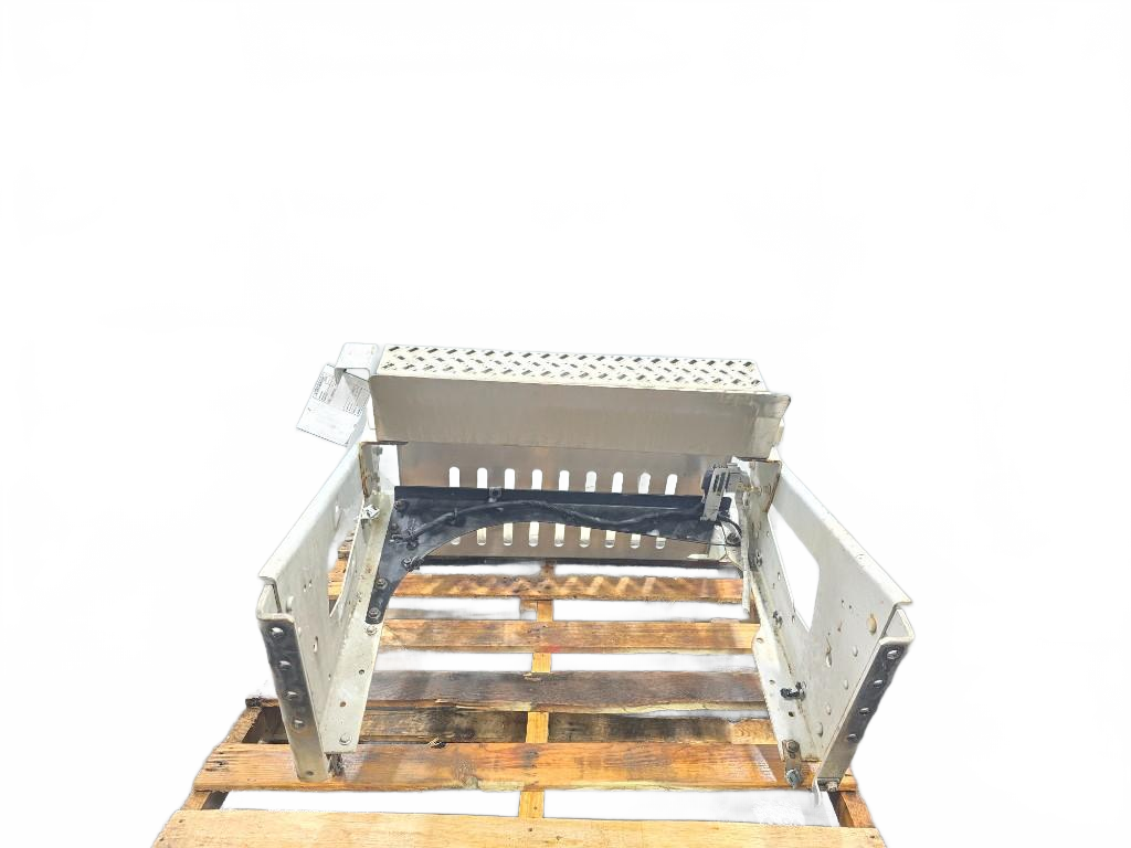 Mack RH frame mounted steps and polished dpf heat shield OEM 22104962 - Second Truck Parts