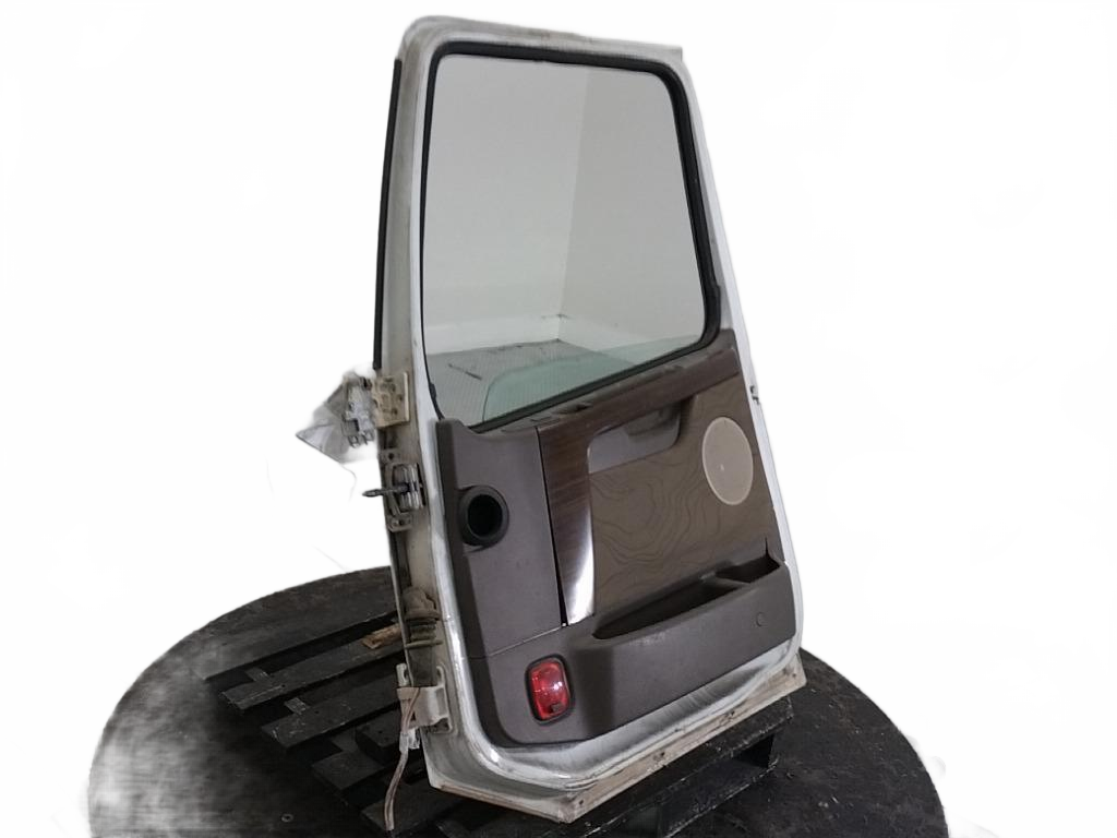 Volvo RH DOOR ASSEMBLY OEM 26674777 - Second Truck Parts