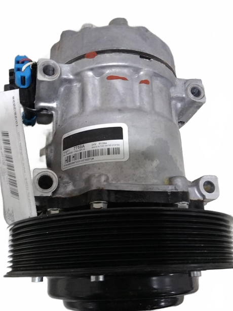 Volvo D13 US24 A/C compressor OEM 78498406D4 - Second Truck Parts