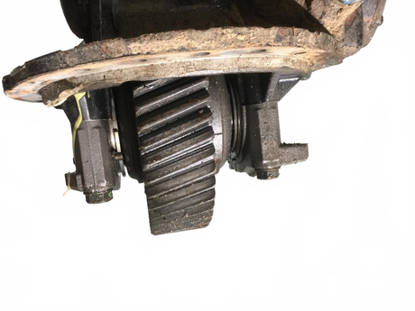 Mack Complete CRDPC92 rear rear carrier off of 07' Mack CTP713 in 4 - Second Truck Parts