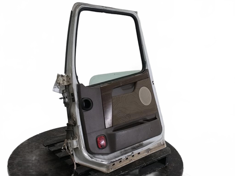 Volvo RH DOOR ASSEMBLY OEM - Second Truck Parts