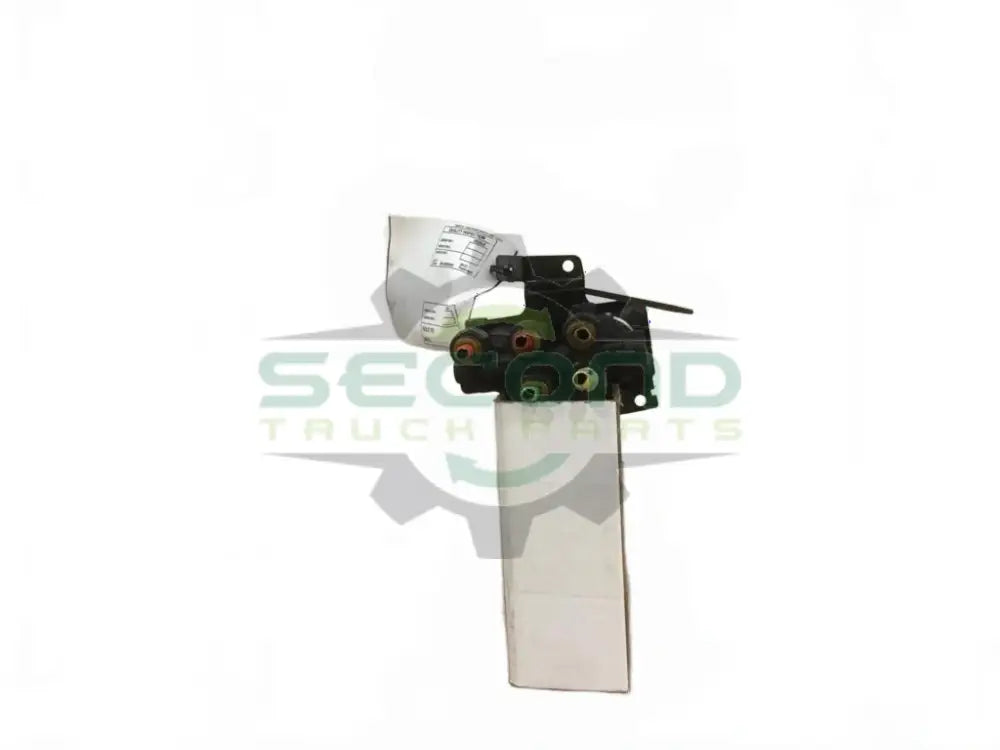 Peterbilt Dash mounted air brake control valve out of 06 387 OEM - Second Truck Parts