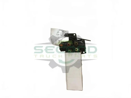Peterbilt Dash mounted air brake control valve out of 06 387 OEM - Second Truck Parts