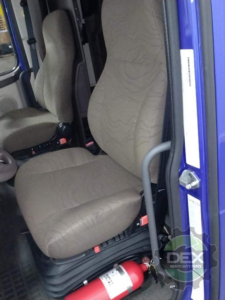 Volvo VNL670 groomed cab OEM 20413813