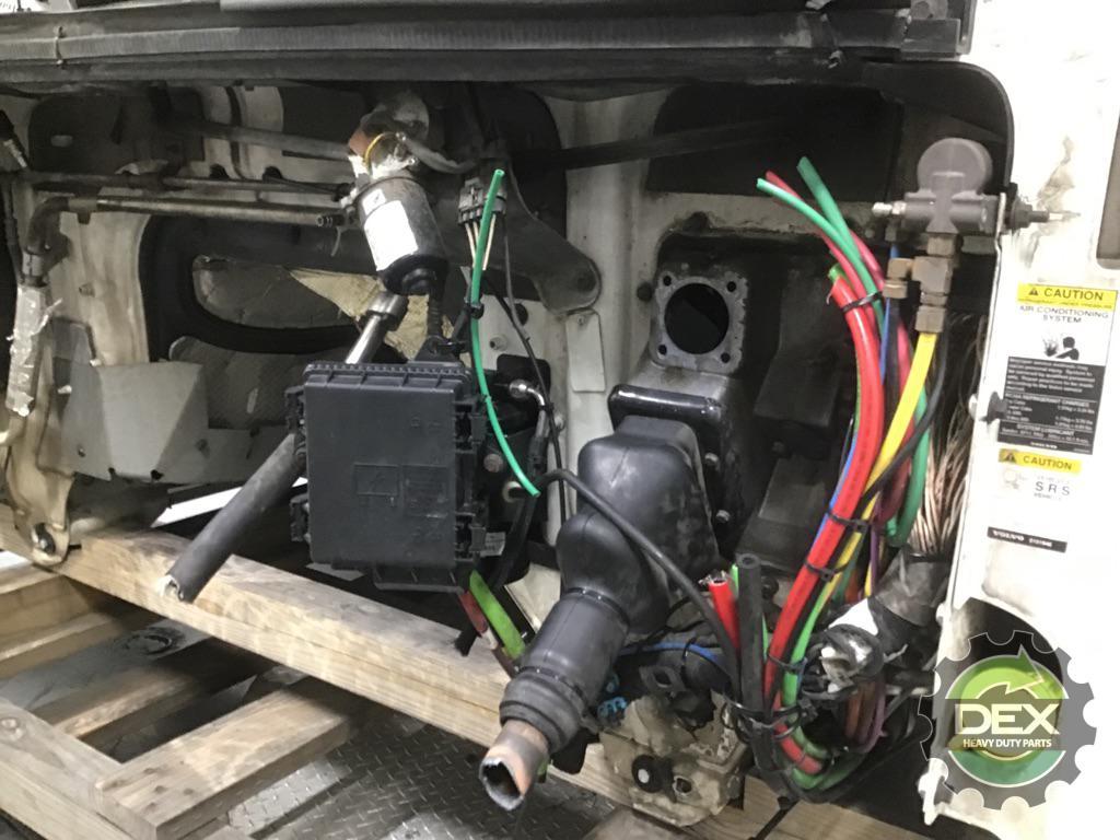 Volvo VNM groomed Daycab OEM 21134493D32