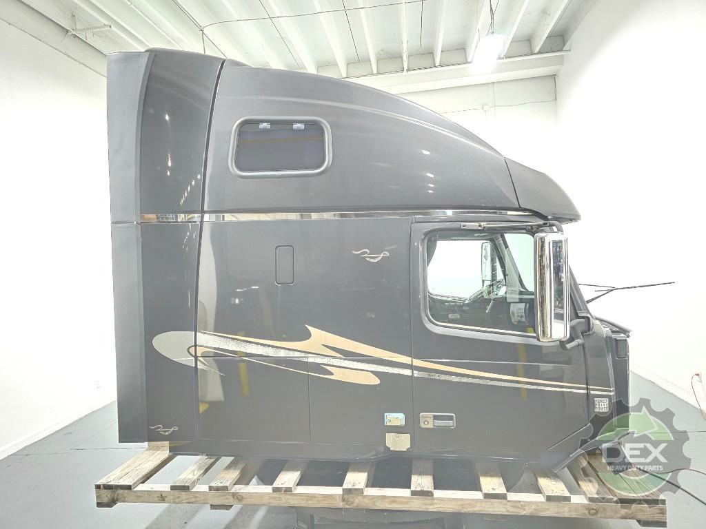 Volvo VNL670 groomed sleeper cab OEM 20413815