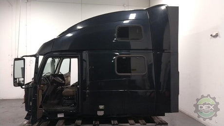 Volvo VNL780 sleeper cab OEM 20801803D1