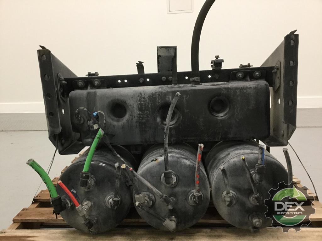 Volvo VNL steel battery box with x3 steel air tanks OEM 21043167D59