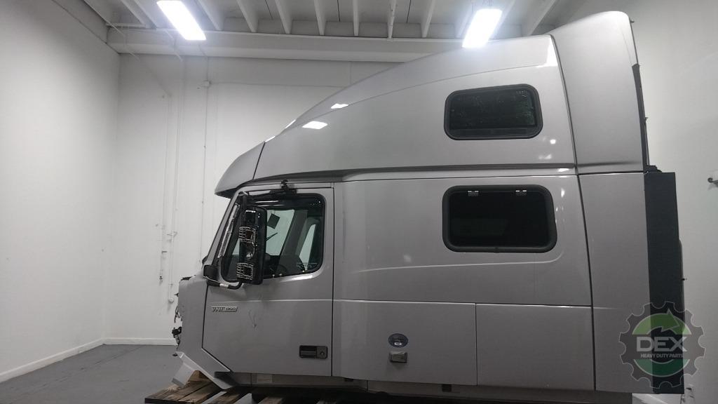 Volvo VNL860 groomed sleeper cab OEM 84749398