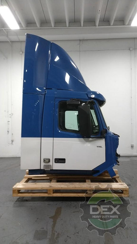 Volvo VNL groomed day cab OEM 84748494D1
