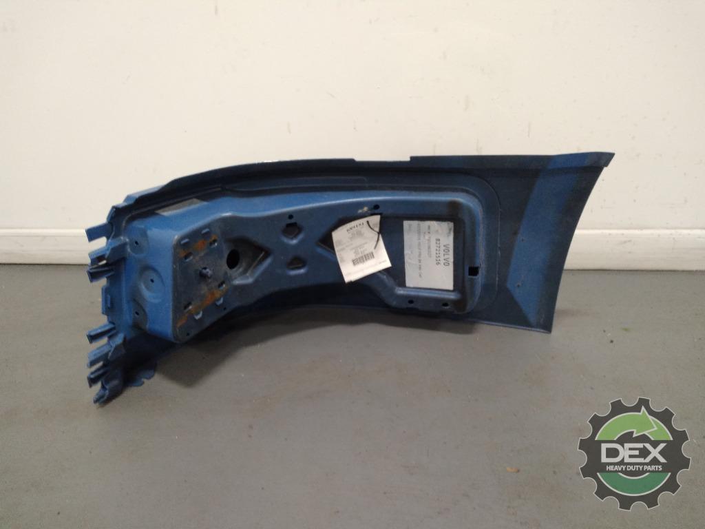 Volvo VNL RH bumper corner OEM 82721516D2