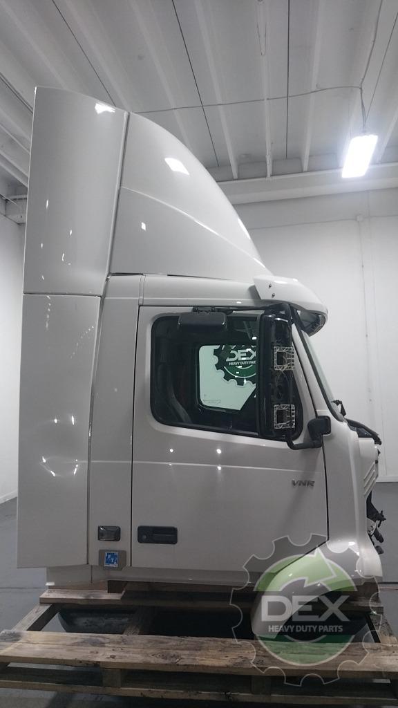 Volvo VNR / L groomed day cab OEM 84748494