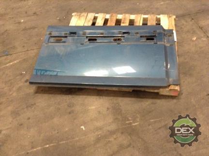 Volvo VNL RH Middle / rear chassis fairing OEM 20500461D1