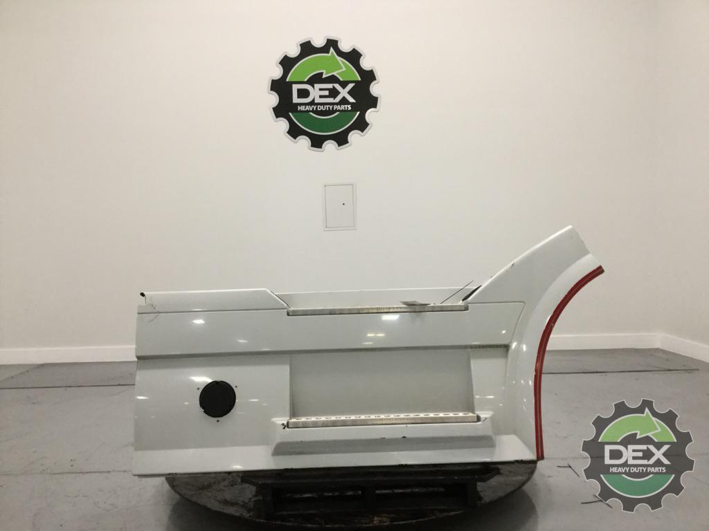 Volvo VNL RH front chassis fairing with steps OEM 82487678D11