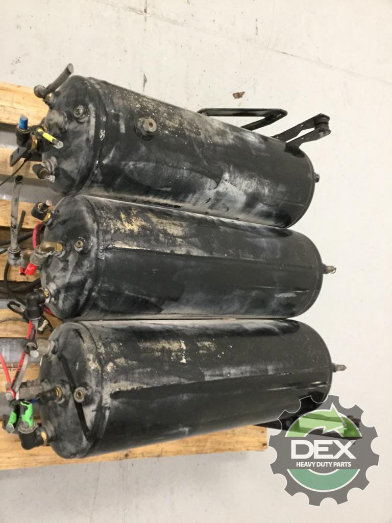 Volvo VNL steel battery box 21043167 with x3 air tanks 2x 21183543