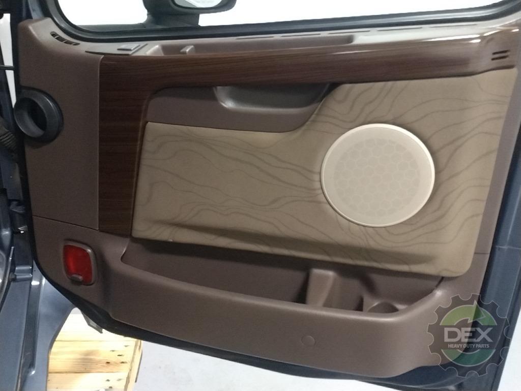 Volvo VNL780 sleeper cab OEM 20801803