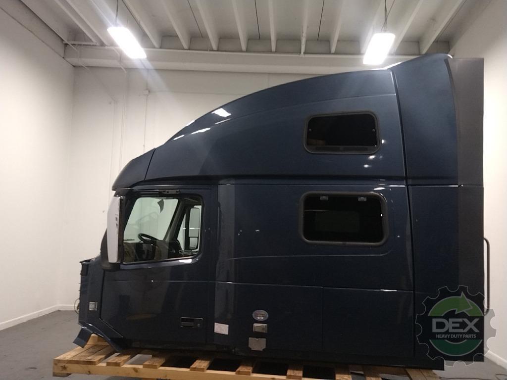 Volvo VNL780 sleeper cab OEM 20801803