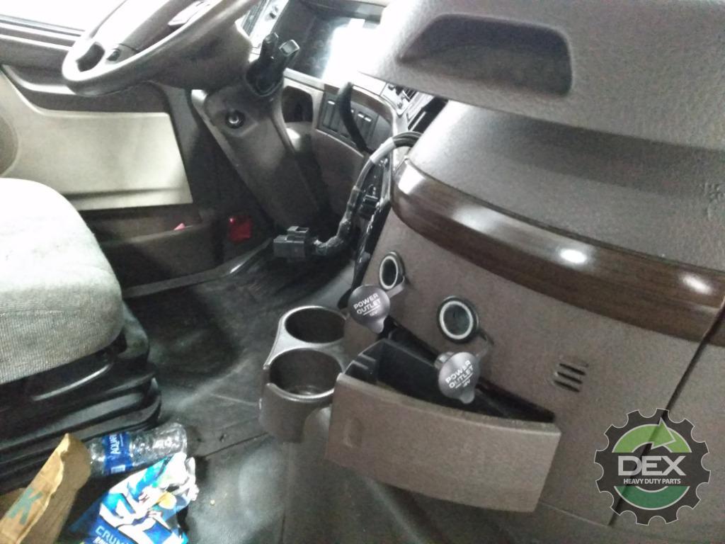 Volvo VNM groomed Daycab OEM 21134493D39