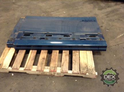 Volvo VNL RH Middle / rear chassis fairing OEM 20500461D1