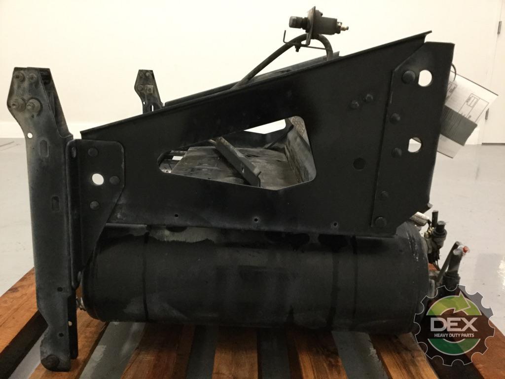 Volvo VNL steel battery box with x3 air tanks 2x 21183543 OEM DDD6