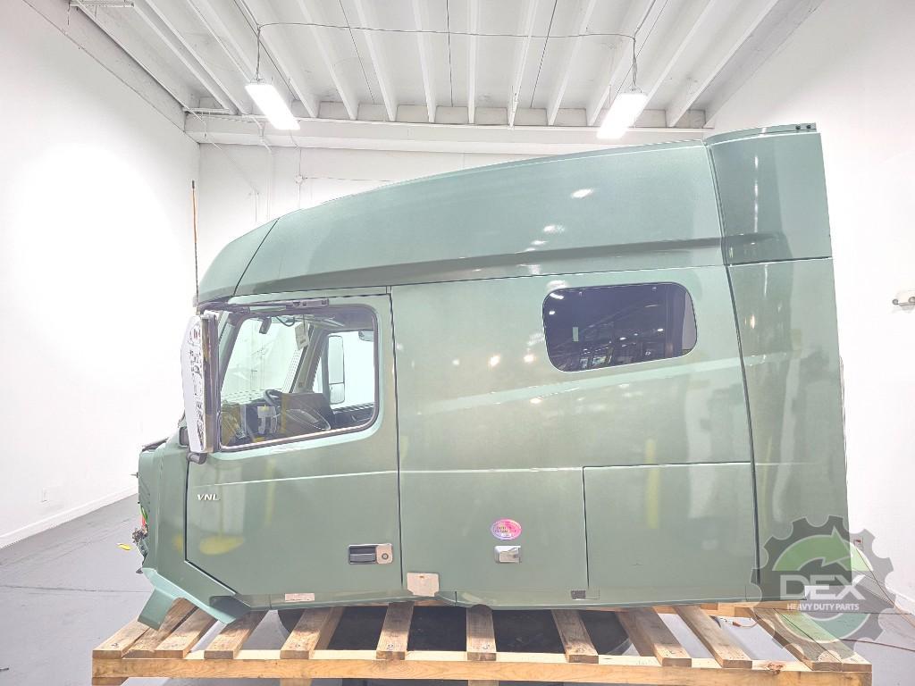 Volvo VNL740 groomed sleeper cab OEM 78517323