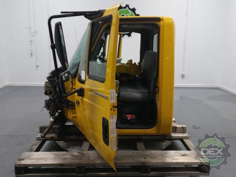 International 4300 groomed day cab OEM
