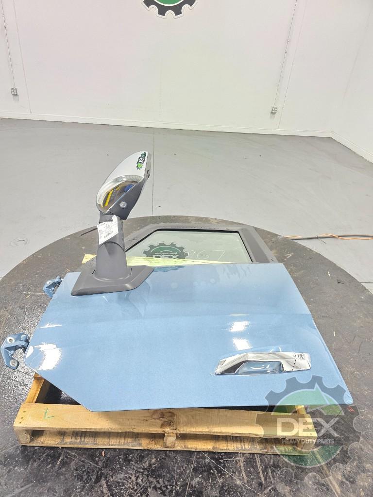 Volvo VNL LH door assembly OEM 78492125D16