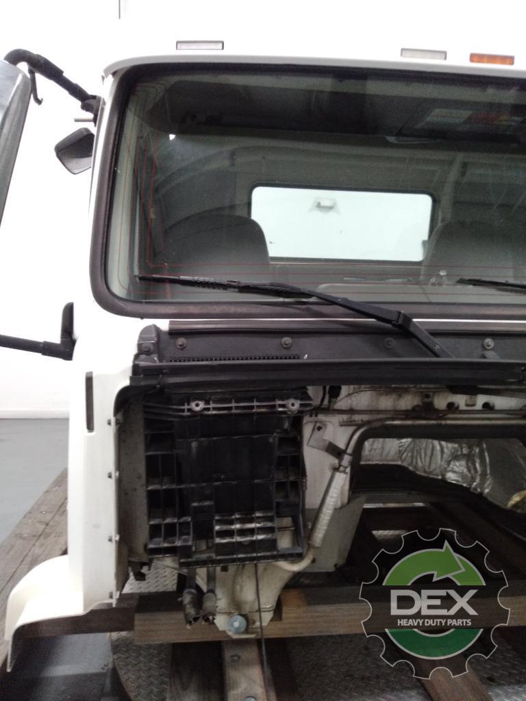 Volvo VNM groomed Daycab OEM 21134493D21