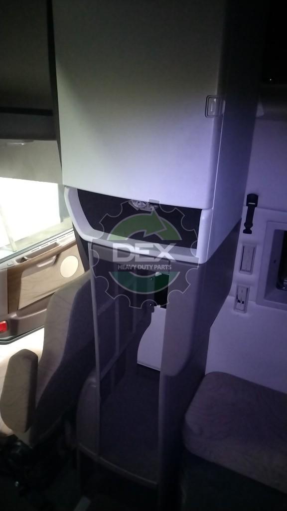 Volvo VNL670 groomed sleeper cab OEM 20413815D1