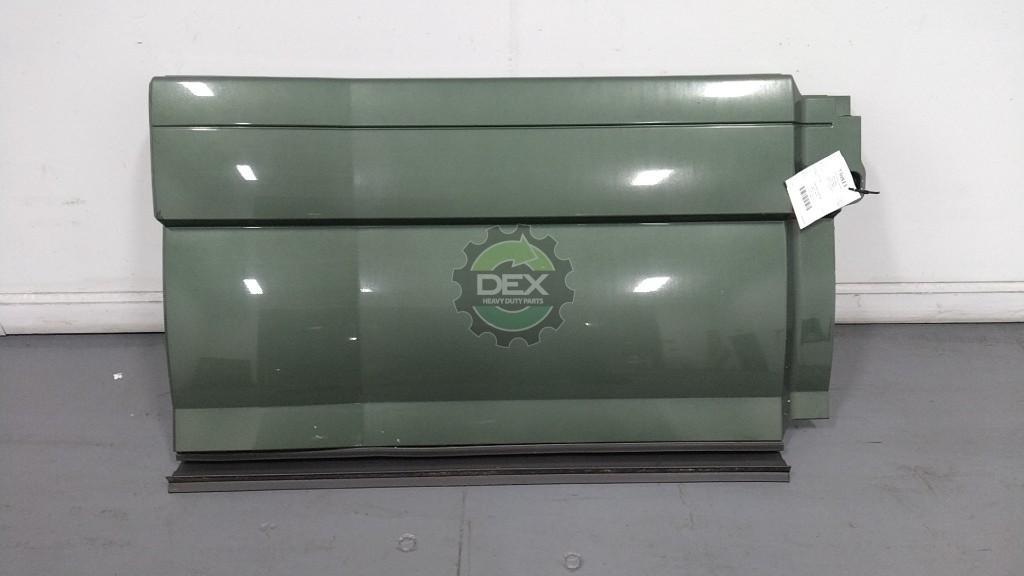 Volvo VNL LH middle/rear chassis fairing OEM 82741811D1