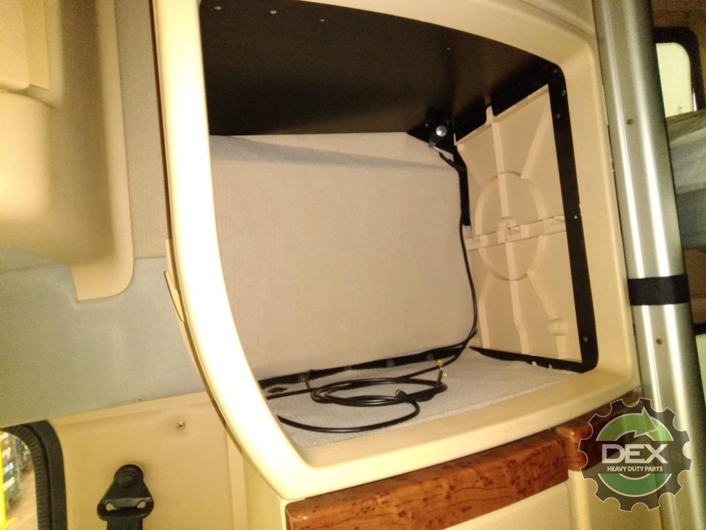 Volvo VT880 groomed sleeper cab OEM 20801803D2