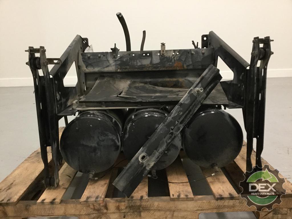 Volvo VNL steel battery box with x3 air tanks 2x 21183543 OEM DDD5