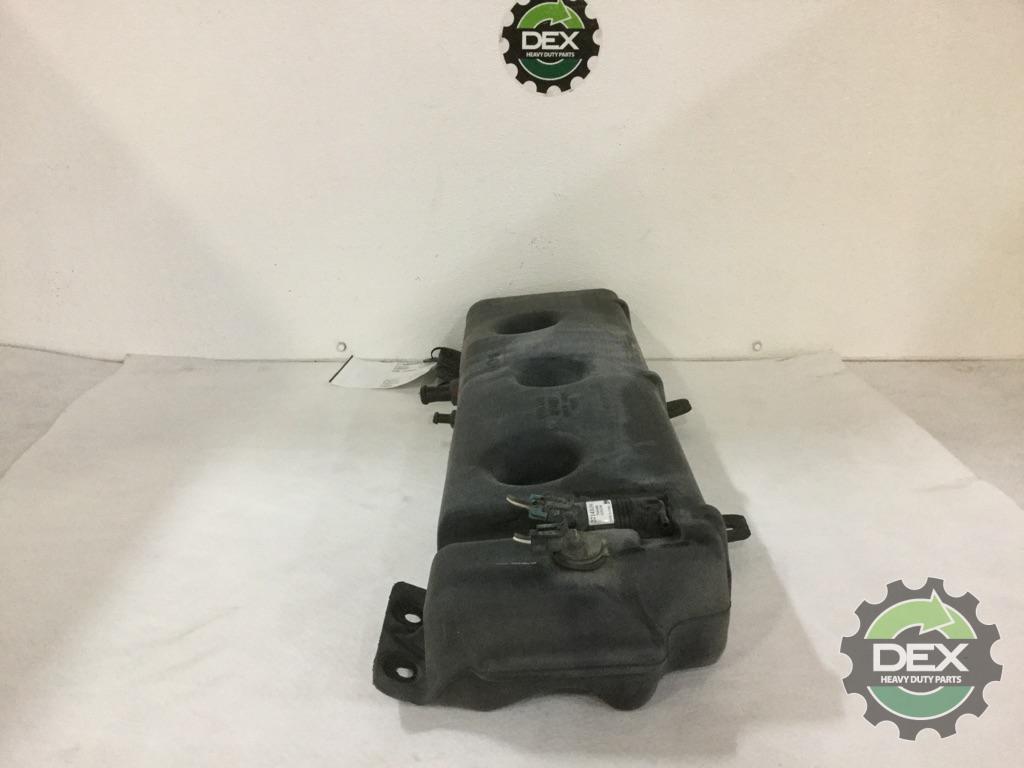 Volvo Windshield washer resevoir with pump OEM 84716864D1