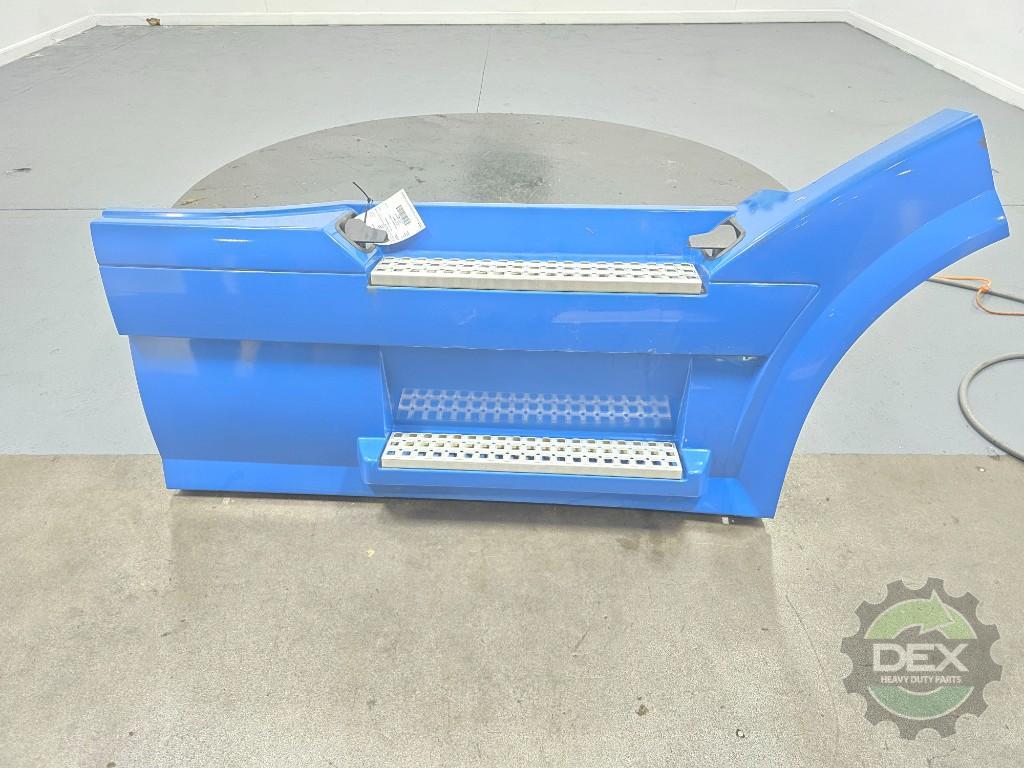 Volvo VNL RH front chassis fairing with steps OEM 82488537D2