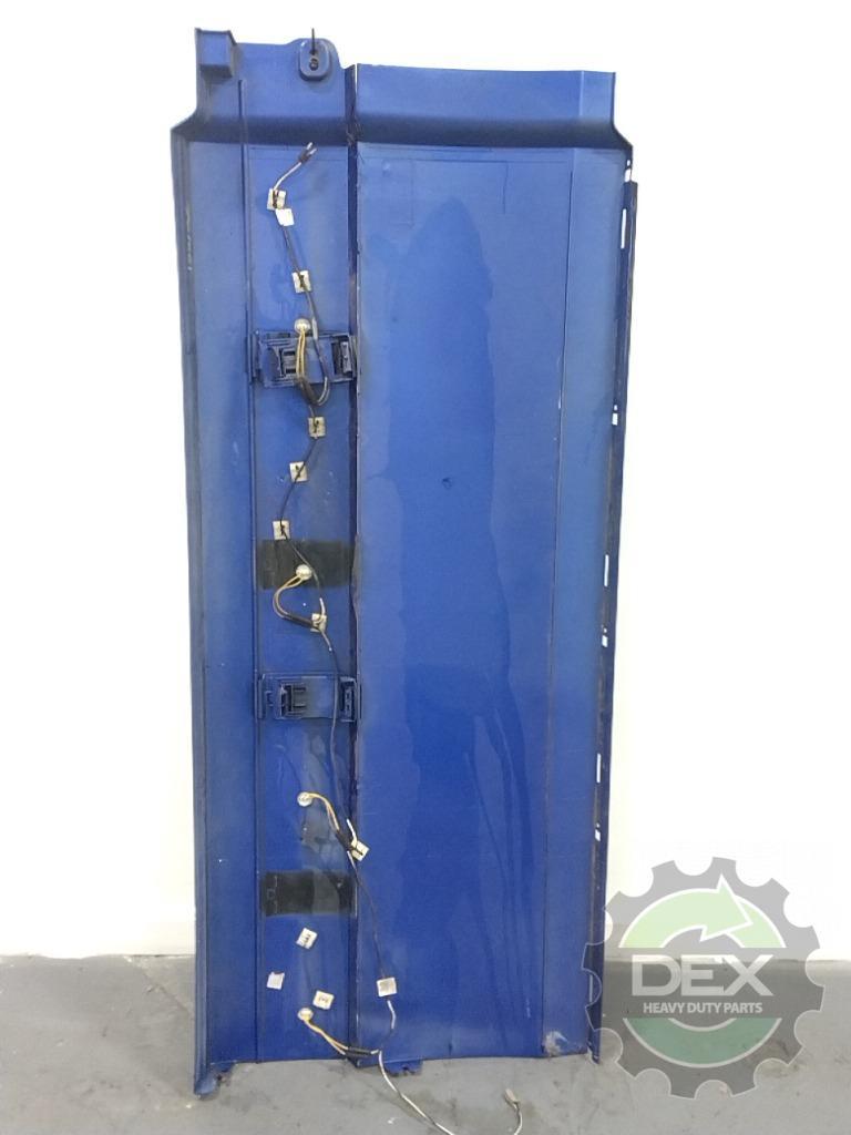 Volvo VNL LH middle chassis fairing OEM 20982638