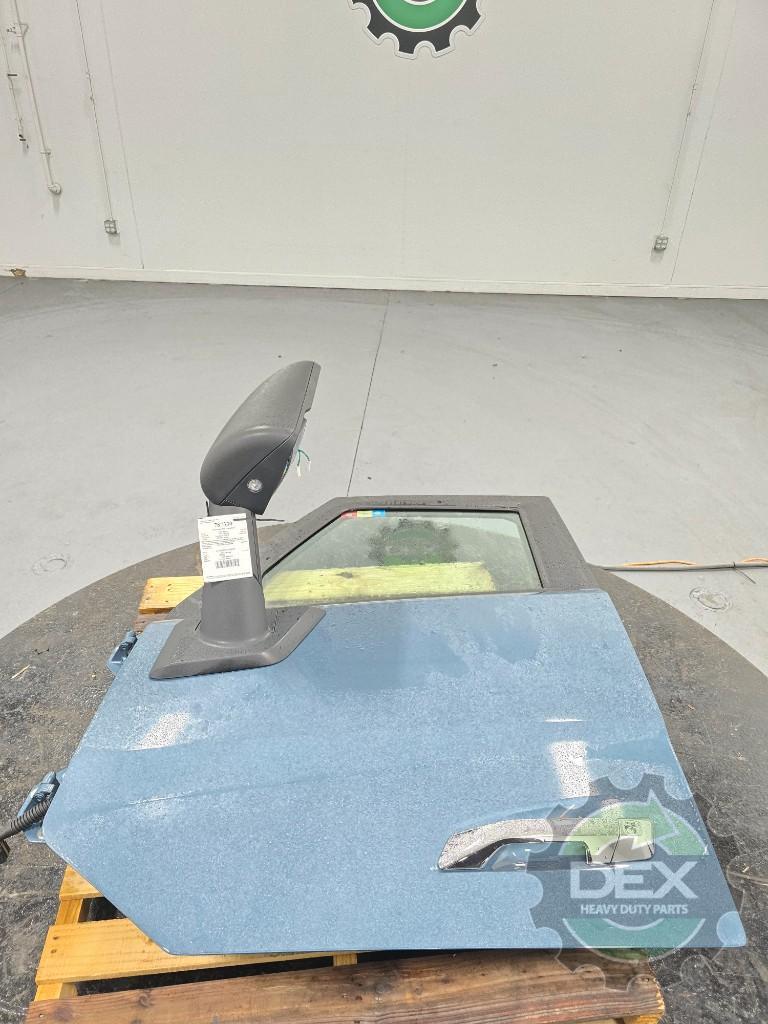 Volvo VNL LH door assembly OEM 78492125D17