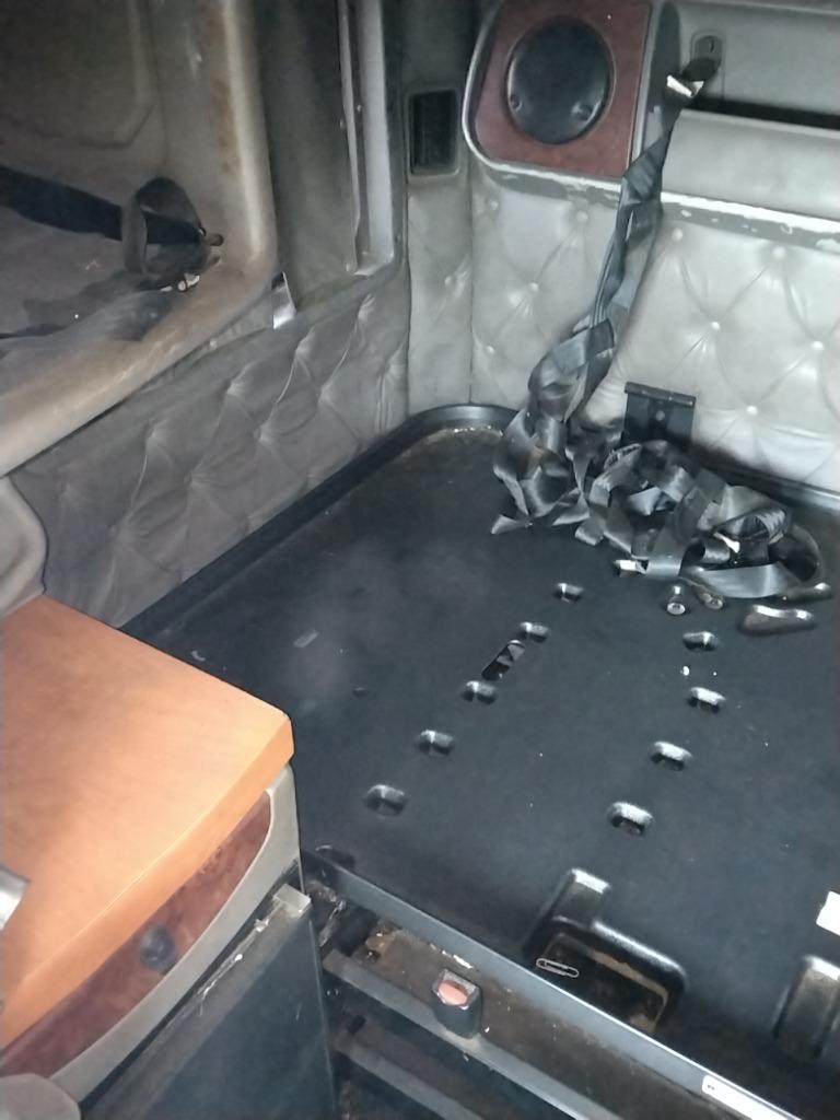 Complete KW T2000 groomed sleeper cab OEM - Second Truck Parts