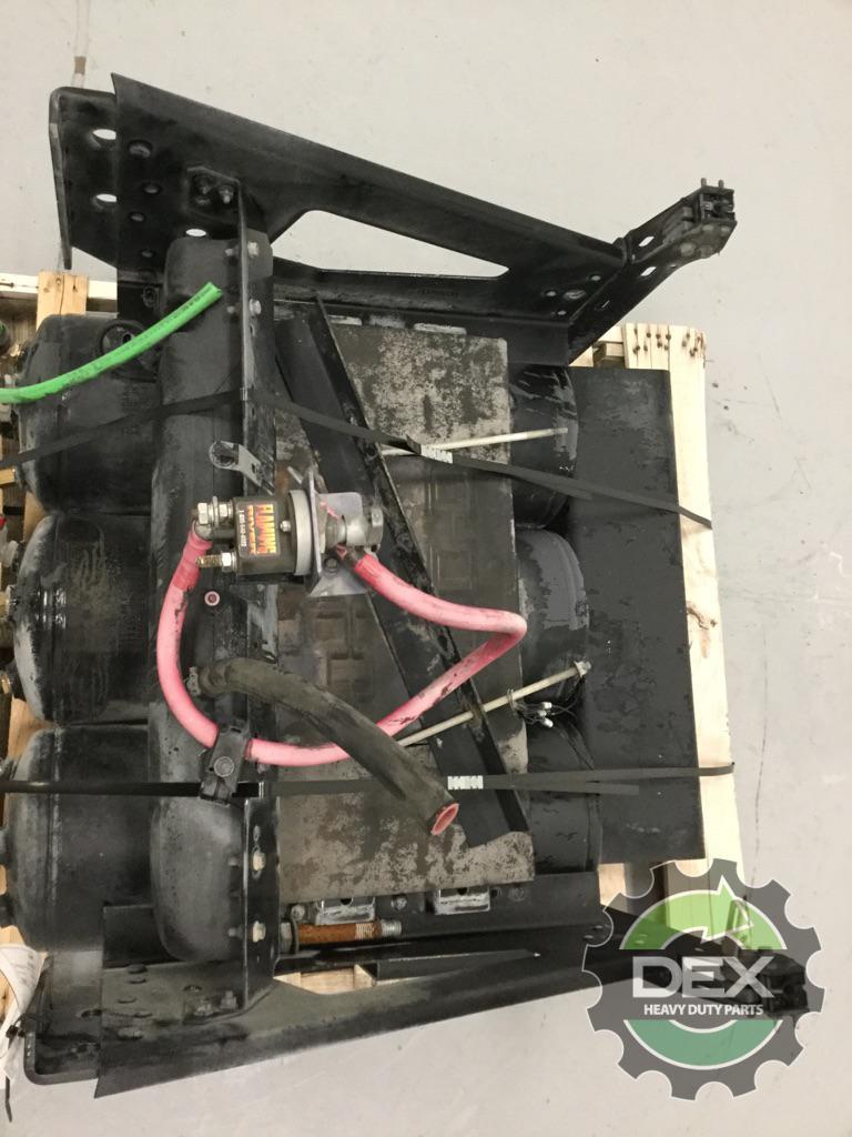 Volvo VNL steel battery box with x3 air tanks 2x 21183543 OEM DDD9