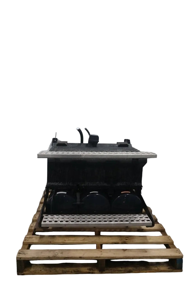 Volvo Frame mounted battery box OEM 21043167 - Second Truck Parts