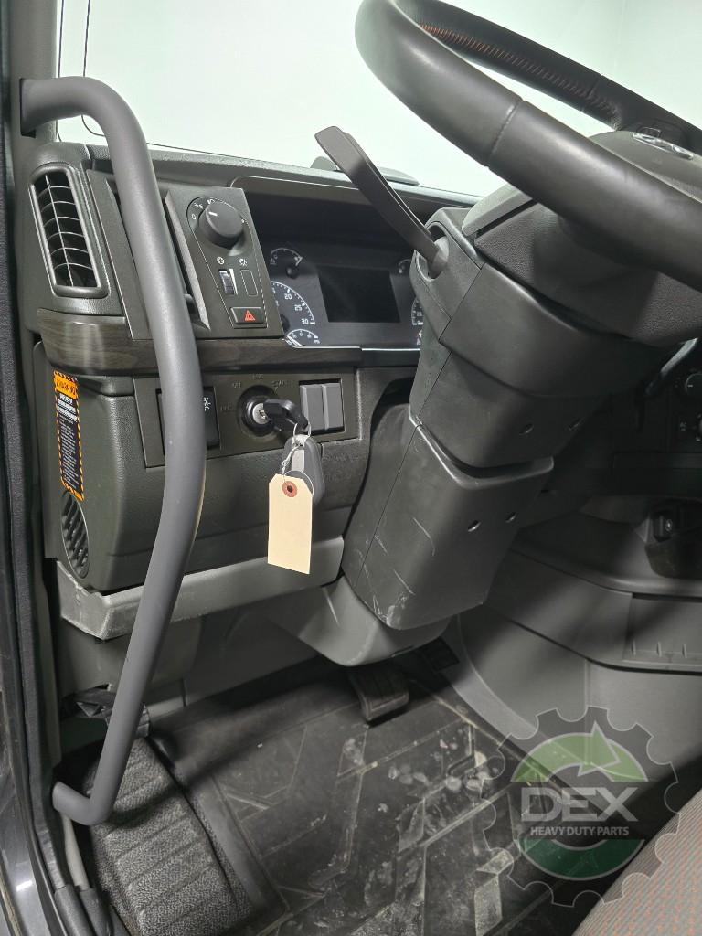 Volvo VNR640 complete groomed sleeper cab OEM 78517020