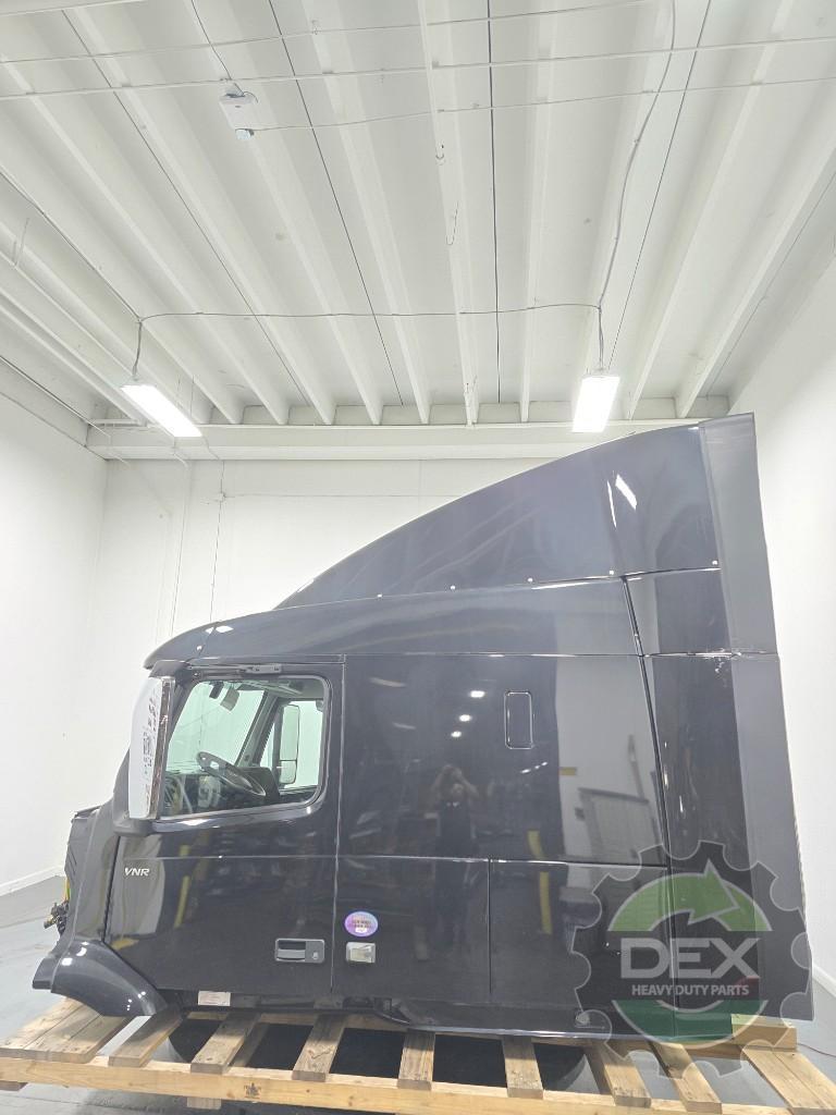 Volvo VNR640 complete groomed sleeper cab OEM 78517020