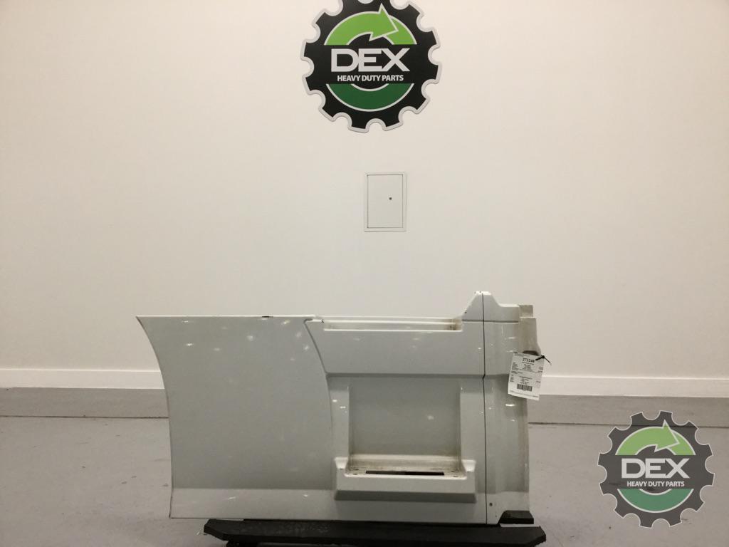 Volvo VNL RH front chassis fairing with latches and steps 52" OEM DDD3