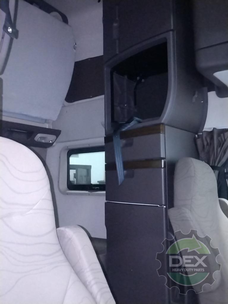 Volvo VNL780 sleeper cab OEM 20801803