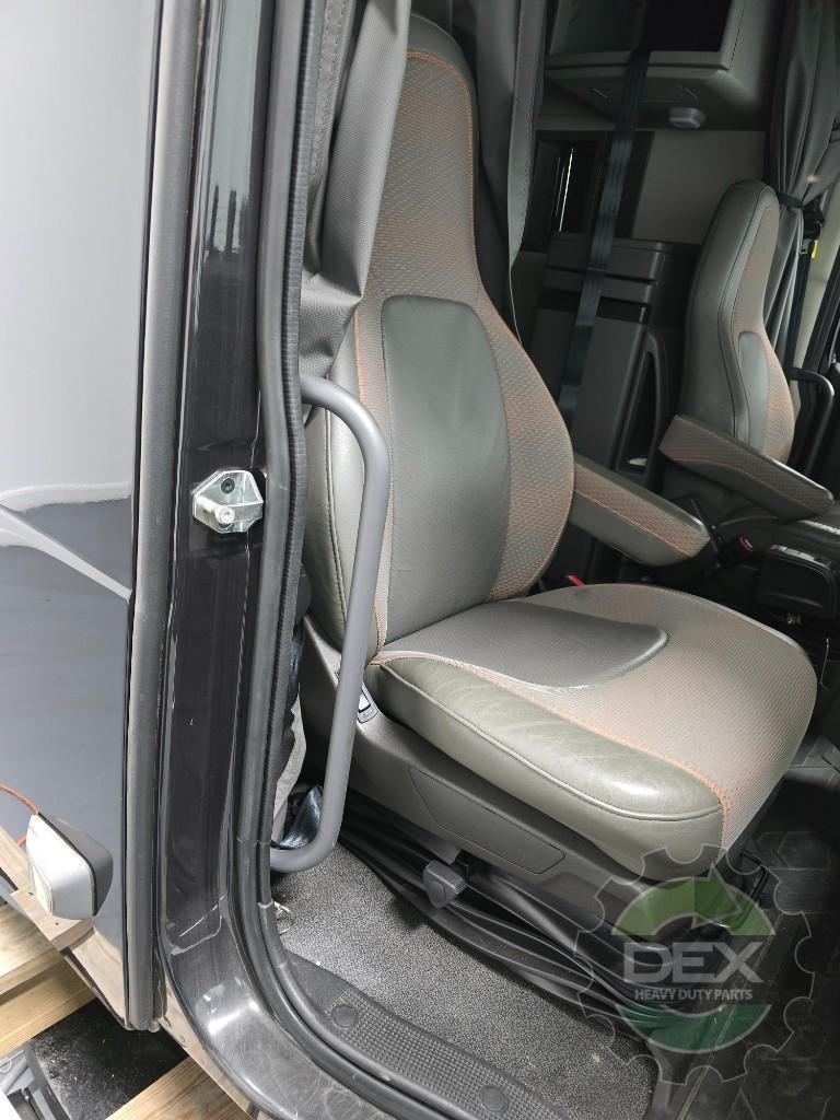 Volvo VNR640 complete groomed sleeper cab OEM 78517020