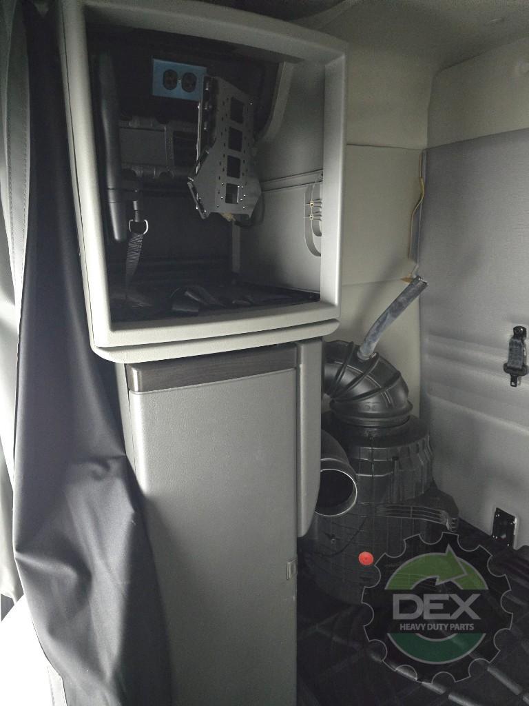 Volvo VNR640 complete groomed sleeper cab OEM 78517020