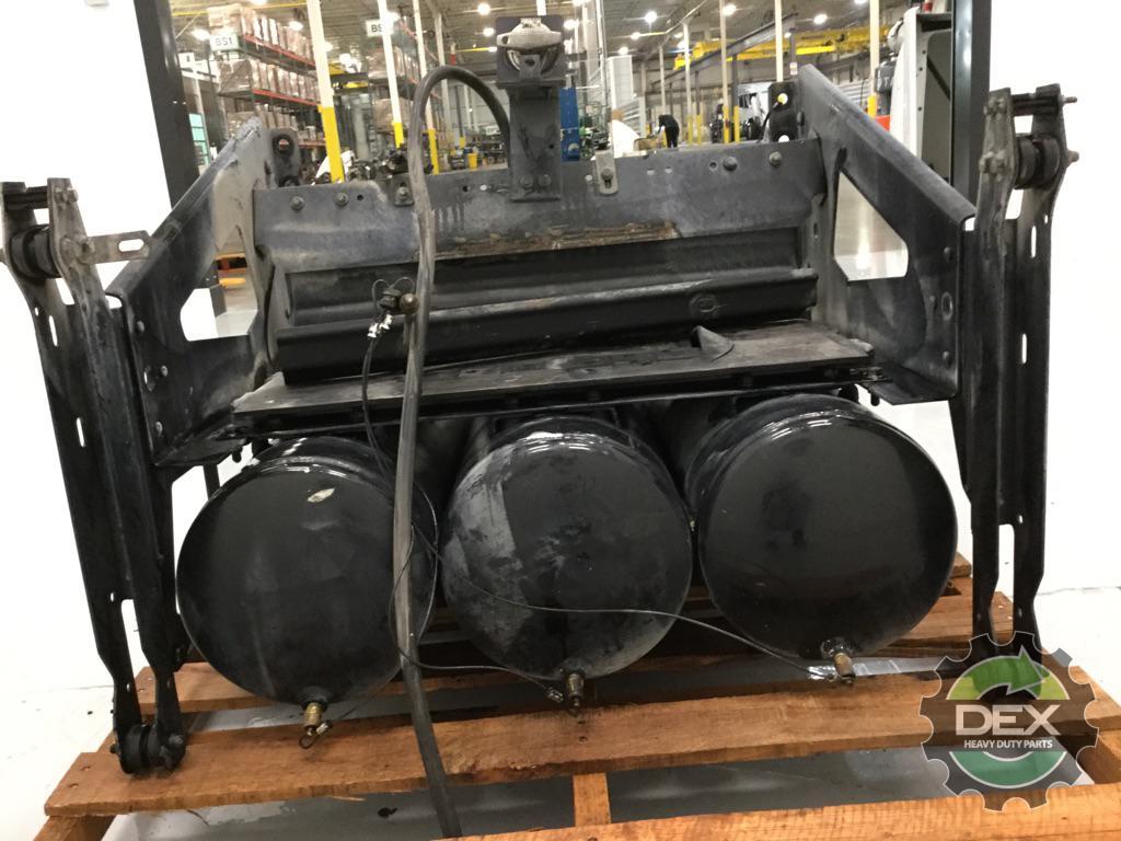 Volvo VNL steel battery box with x3 air tanks 2x 21183543 OEM DDD6